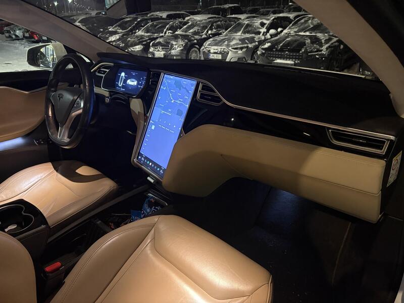 Tesla Model S vaihtoauto