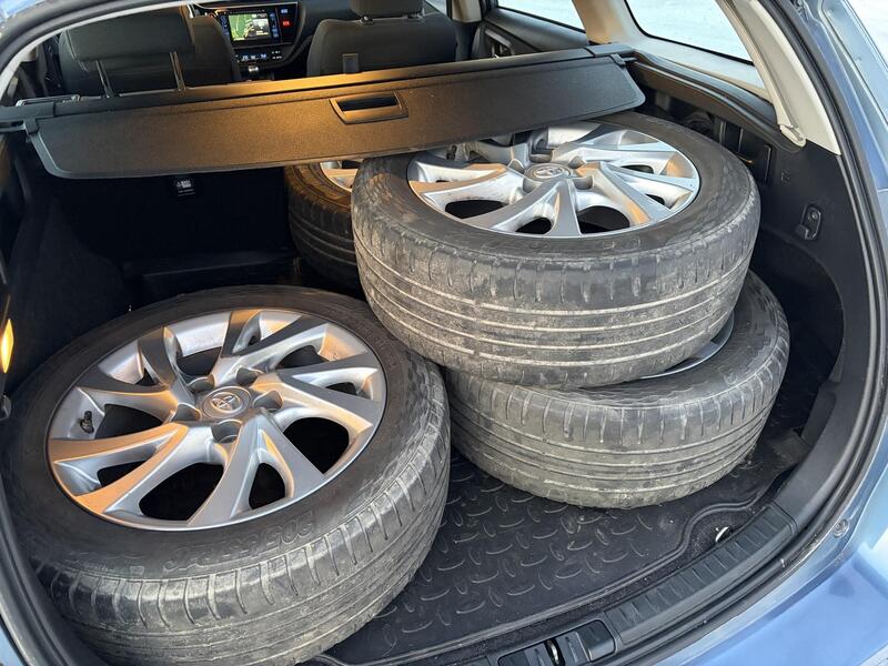 Toyota Auris vaihtoauto