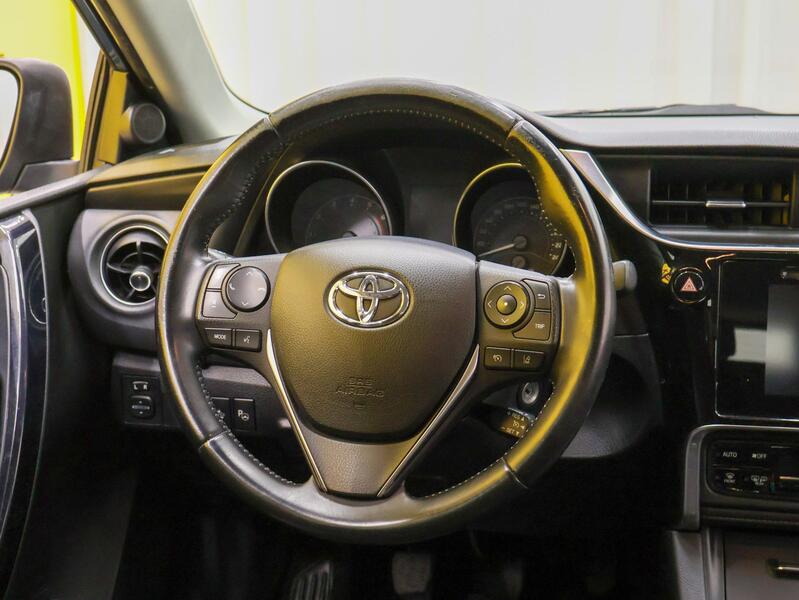 Toyota Auris vaihtoauto
