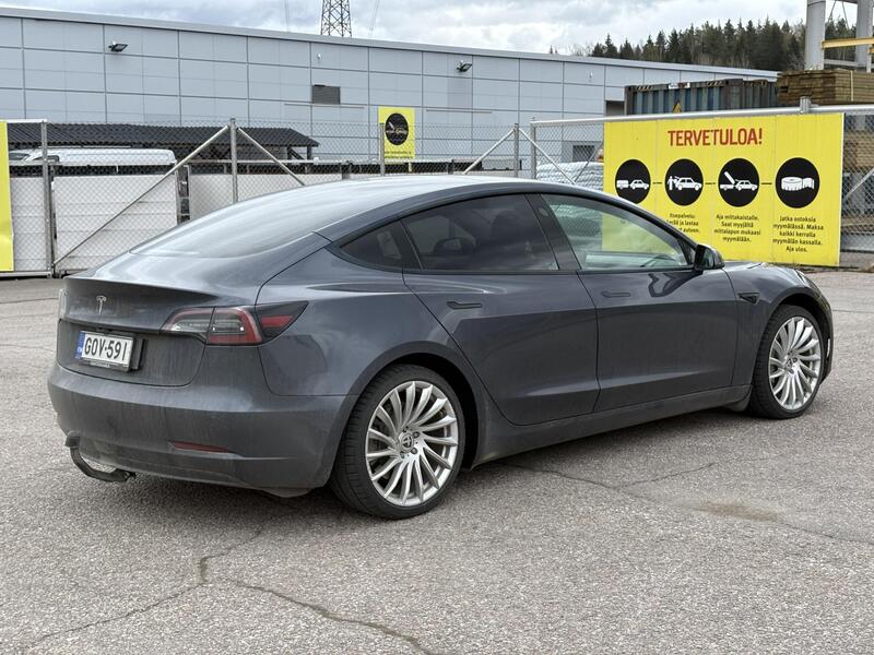 Tesla Model 3 vaihtoauto