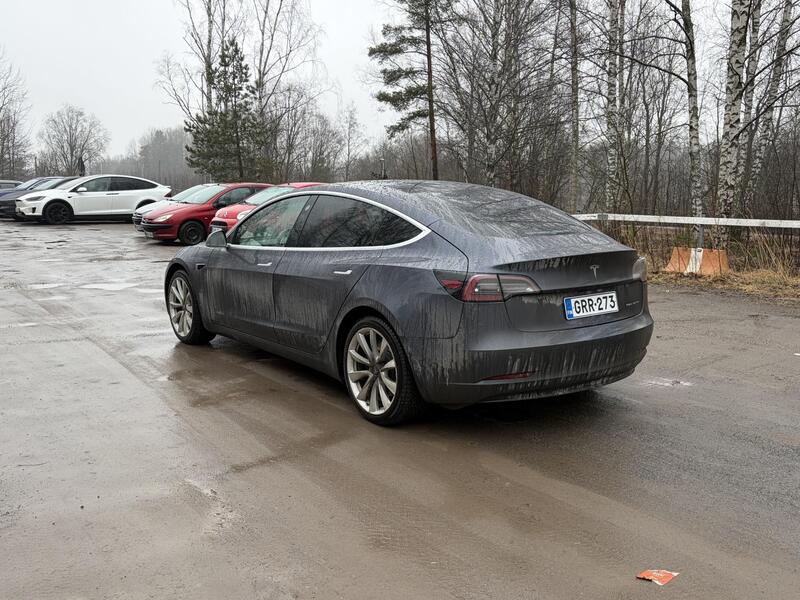 Tesla Model 3 vaihtoauto