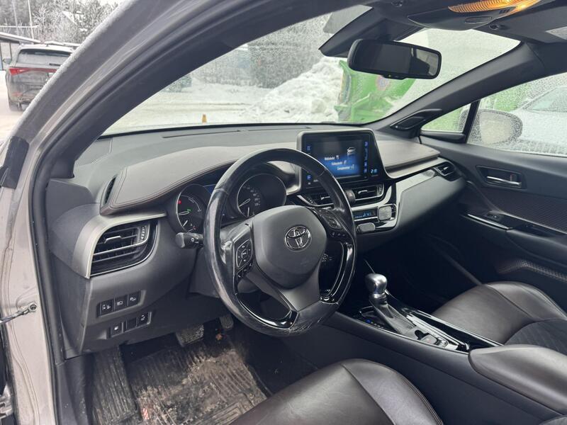 Toyota C-HR vaihtoauto