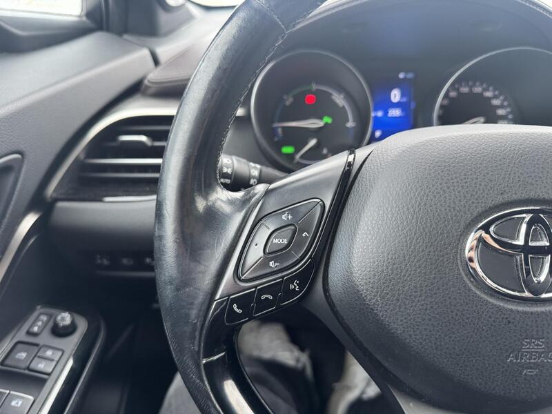 Toyota C-HR vaihtoauto