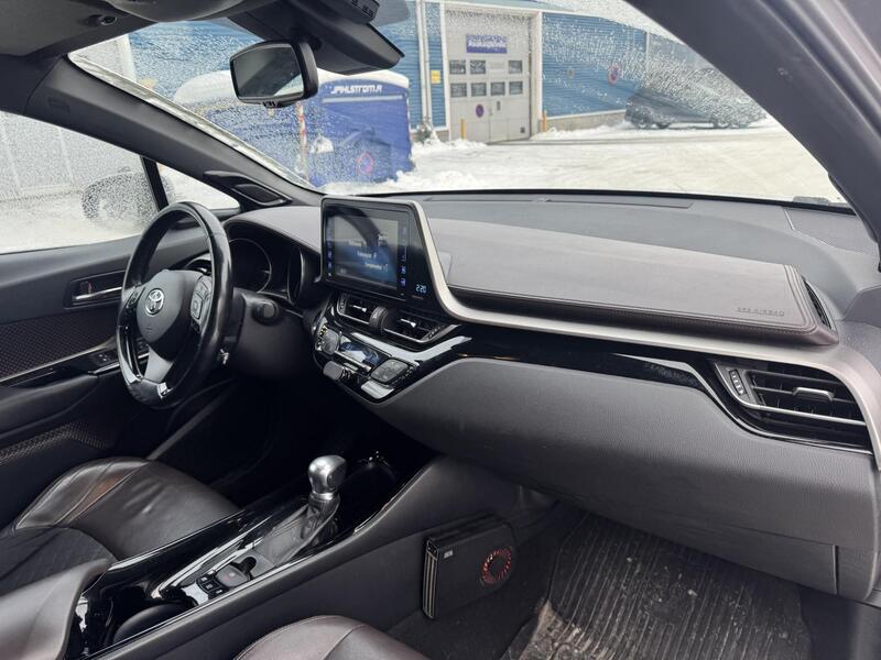 Toyota C-HR vaihtoauto