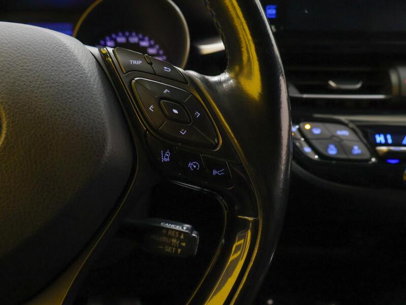 Toyota C-HR vaihtoauto