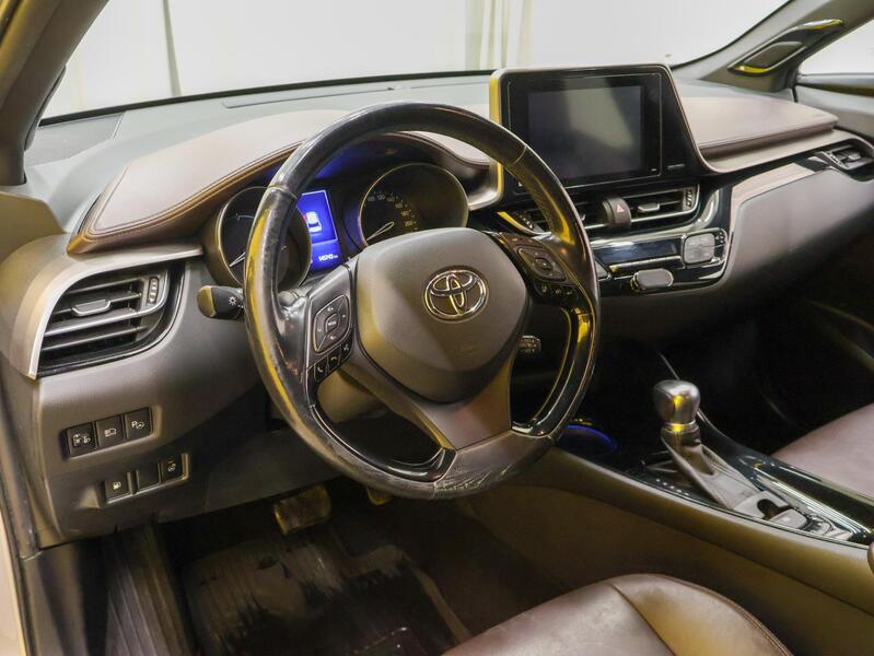 Toyota C-HR vaihtoauto