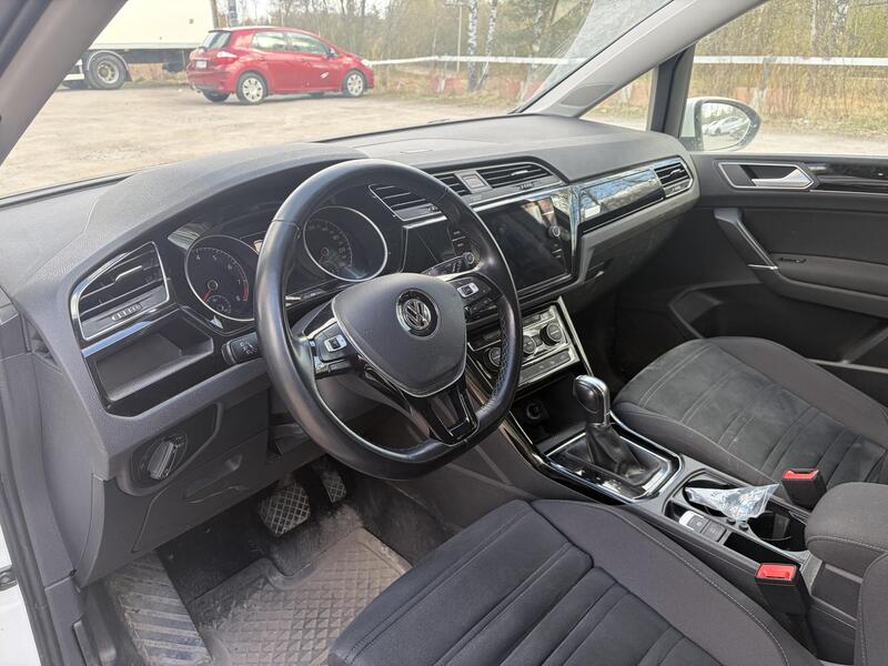 Volkswagen Touran vaihtoauto