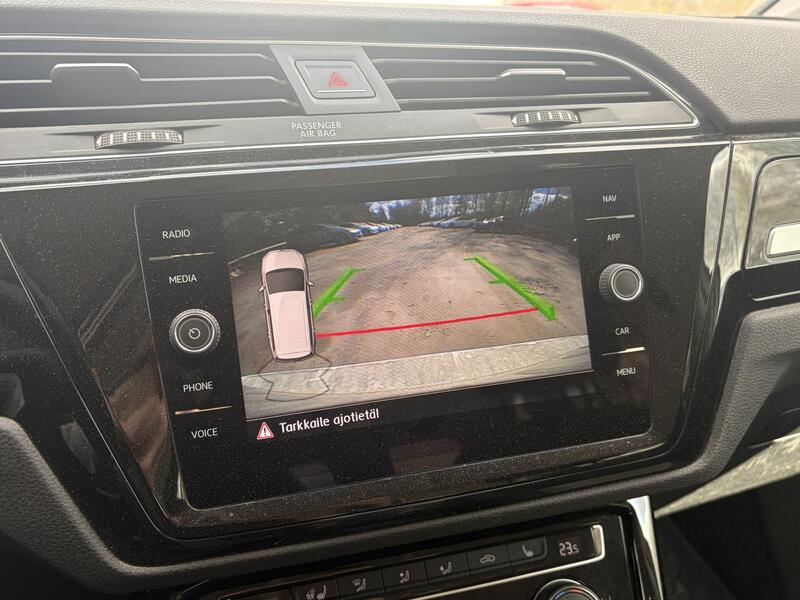 Volkswagen Touran vaihtoauto