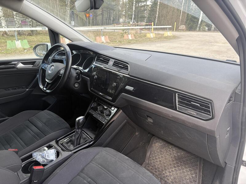 Volkswagen Touran vaihtoauto