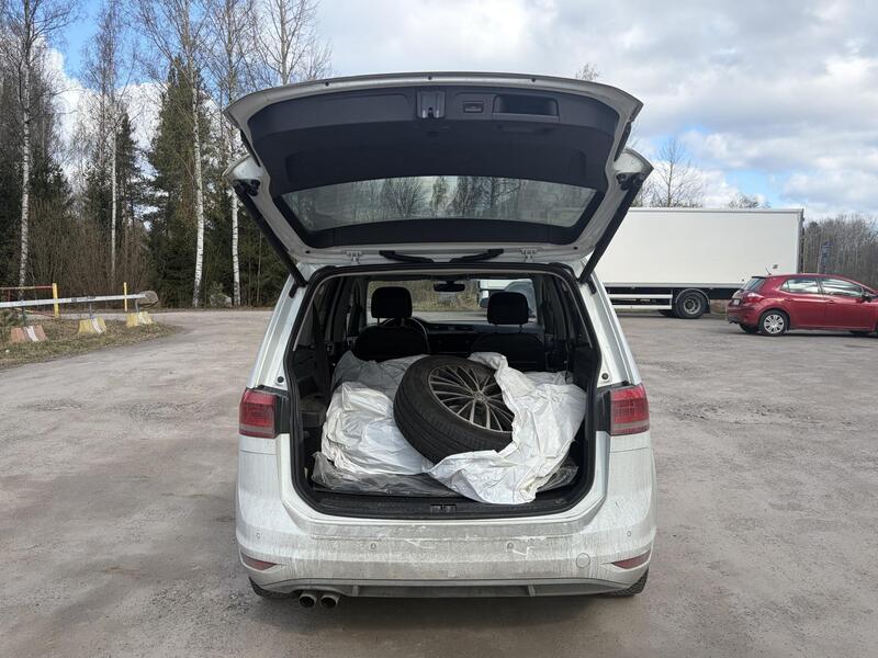 Volkswagen Touran vaihtoauto