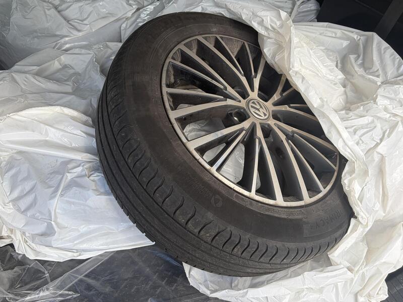 Volkswagen Touran vaihtoauto