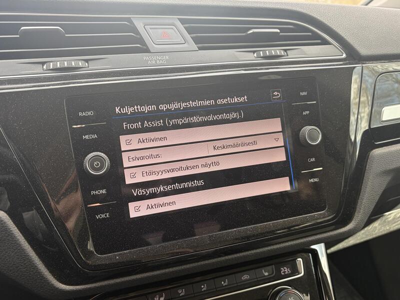 Volkswagen Touran vaihtoauto