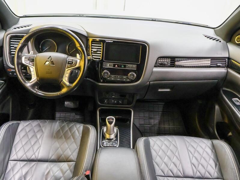 Mitsubishi Outlander PHEV vaihtoauto