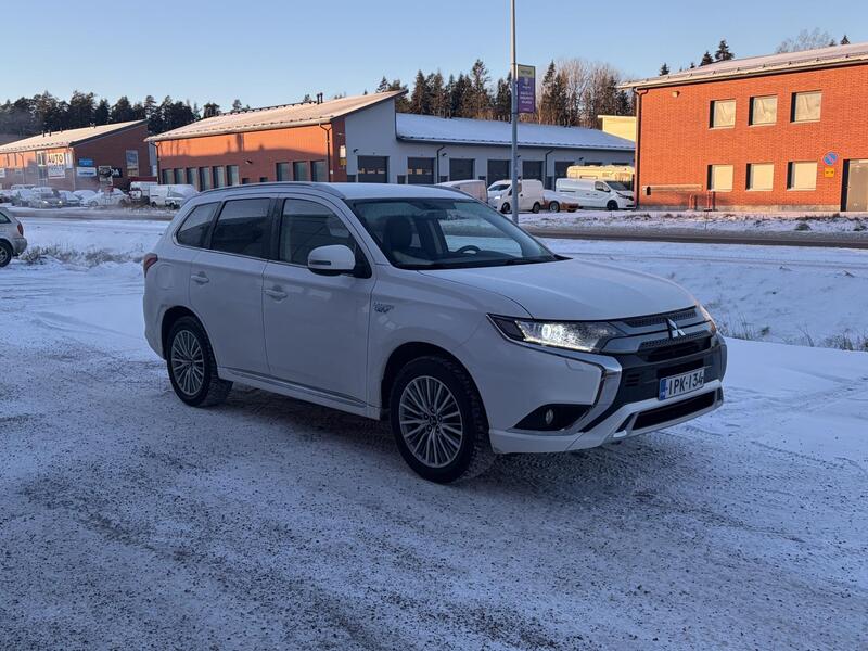 Mitsubishi Outlander PHEV vaihtoauto