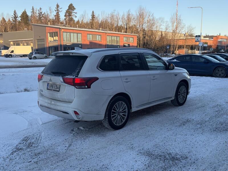 Mitsubishi Outlander PHEV vaihtoauto