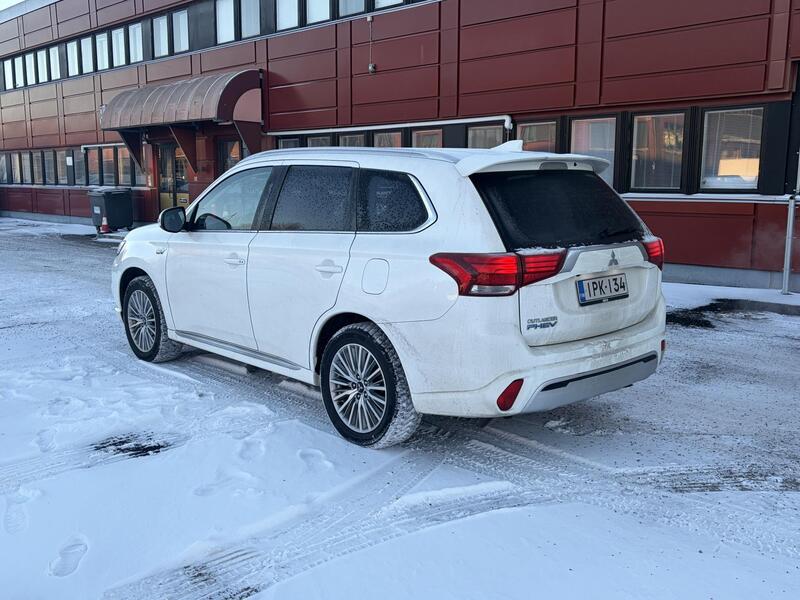 Mitsubishi Outlander PHEV vaihtoauto