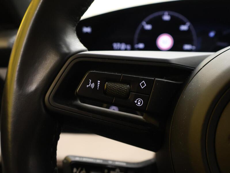 Porsche Taycan vaihtoauto