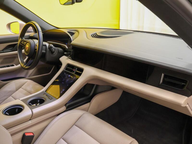 Porsche Taycan vaihtoauto