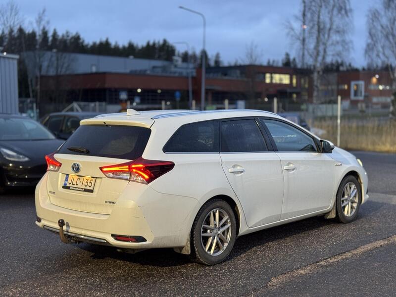 Toyota Auris vaihtoauto