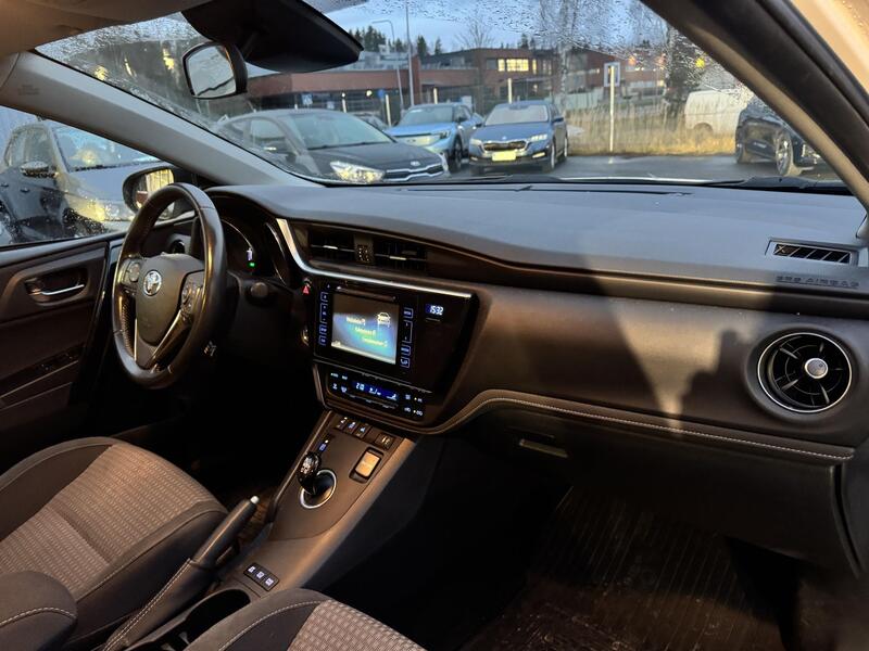 Toyota Auris vaihtoauto