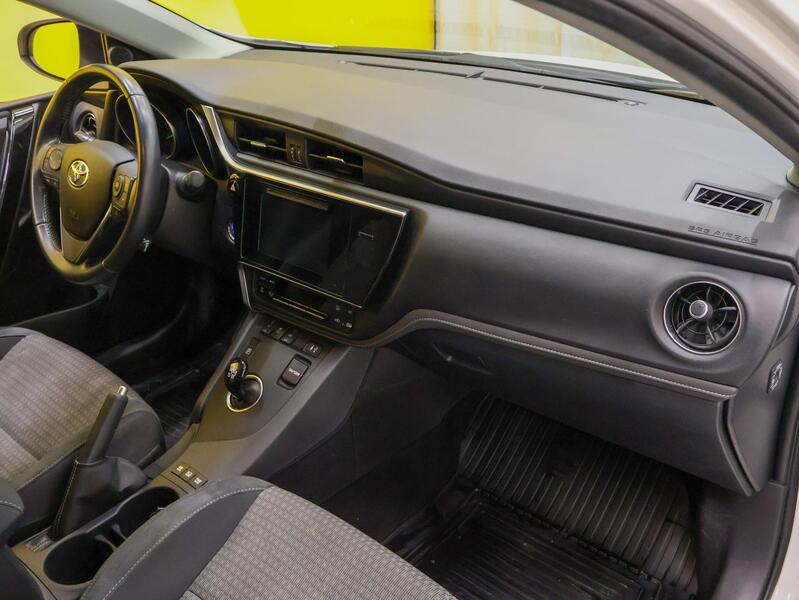 Toyota Auris vaihtoauto