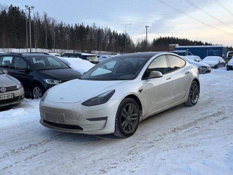 Tesla Model 3 vaihtoauto