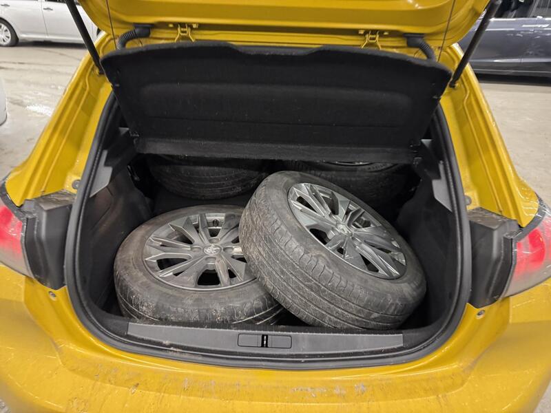 Peugeot e-208 vaihtoauto