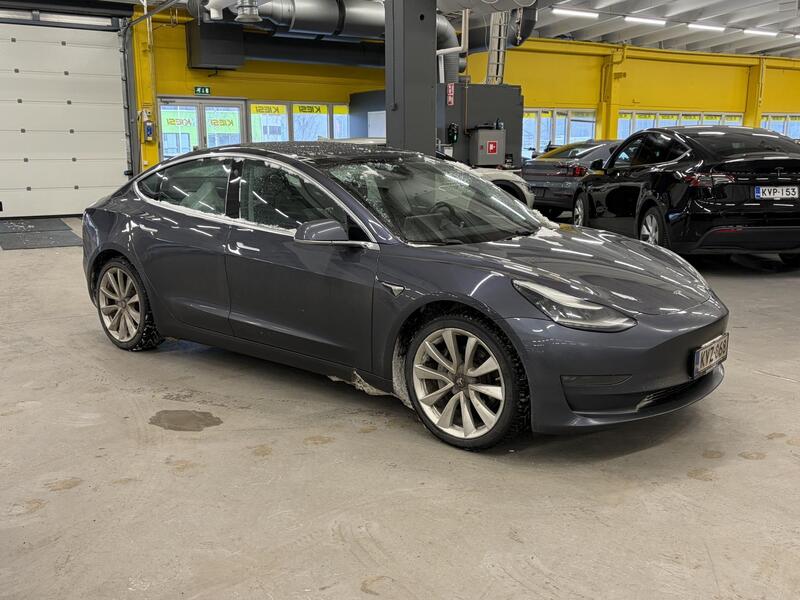 Tesla Model 3 vaihtoauto