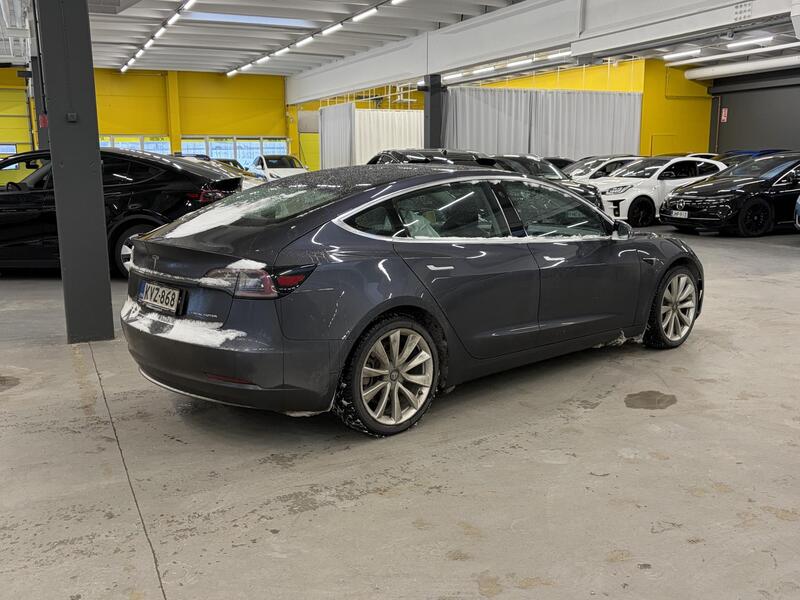 Tesla Model 3 vaihtoauto