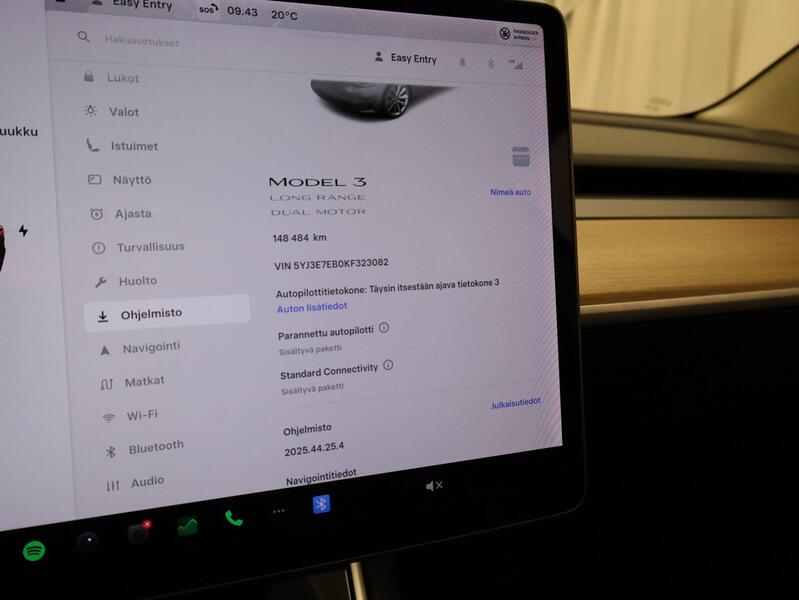 Tesla Model 3 vaihtoauto