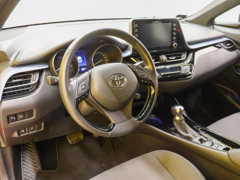 Toyota C-HR vaihtoauto