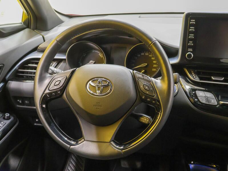 Toyota C-HR vaihtoauto
