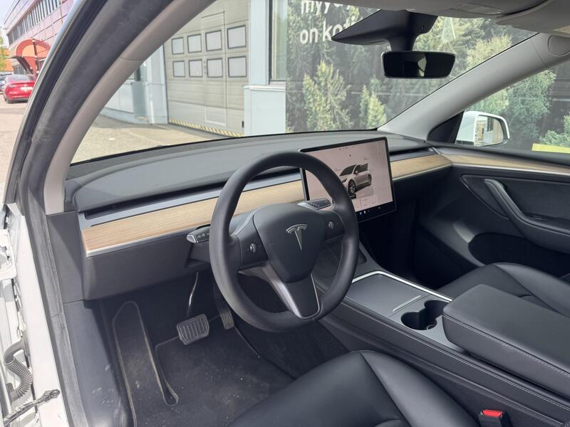Tesla Model Y vaihtoauto