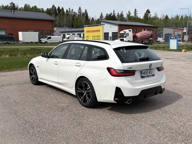 BMW 330 vaihtoauto