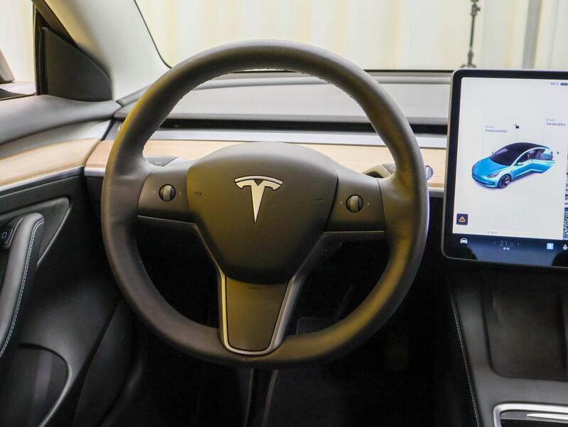 Tesla Model 3 vaihtoauto