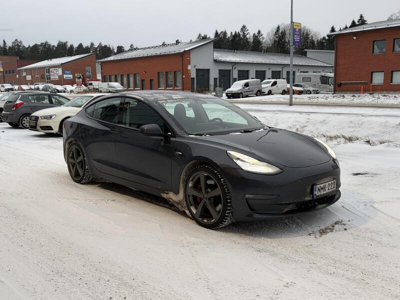 Tesla Model 3 vaihtoauto