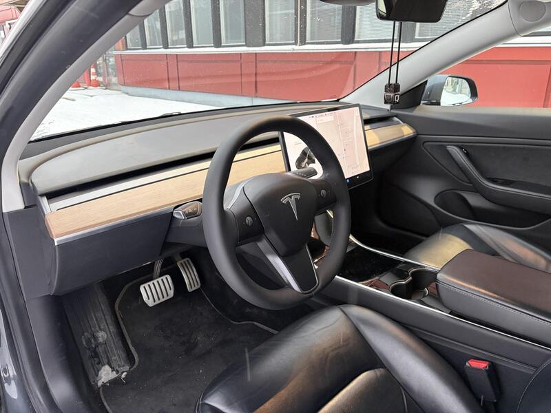 Tesla Model 3 vaihtoauto