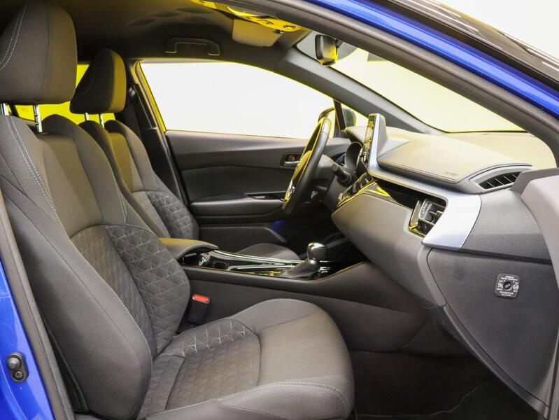 Toyota C-HR vaihtoauto