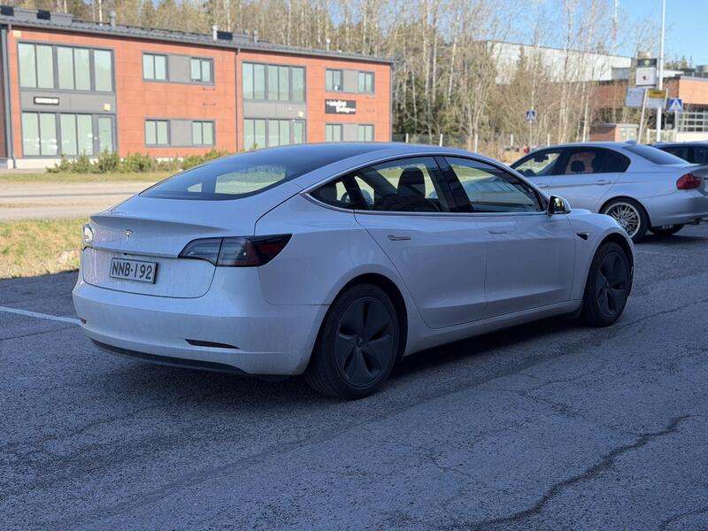 Tesla Model 3 vaihtoauto
