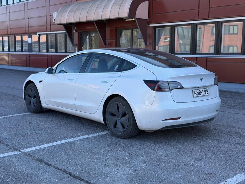 Tesla Model 3 vaihtoauto