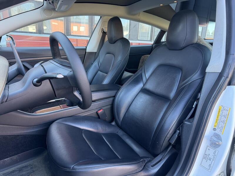 Tesla Model 3 vaihtoauto