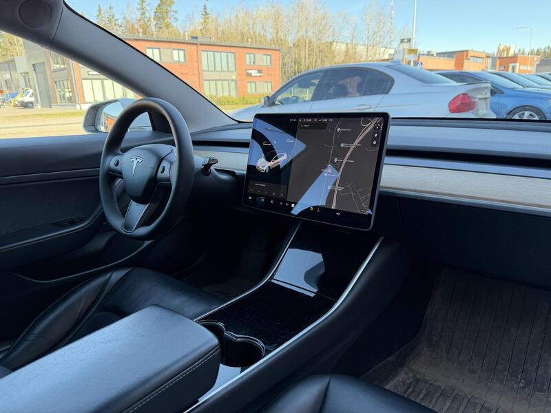 Tesla Model 3 vaihtoauto