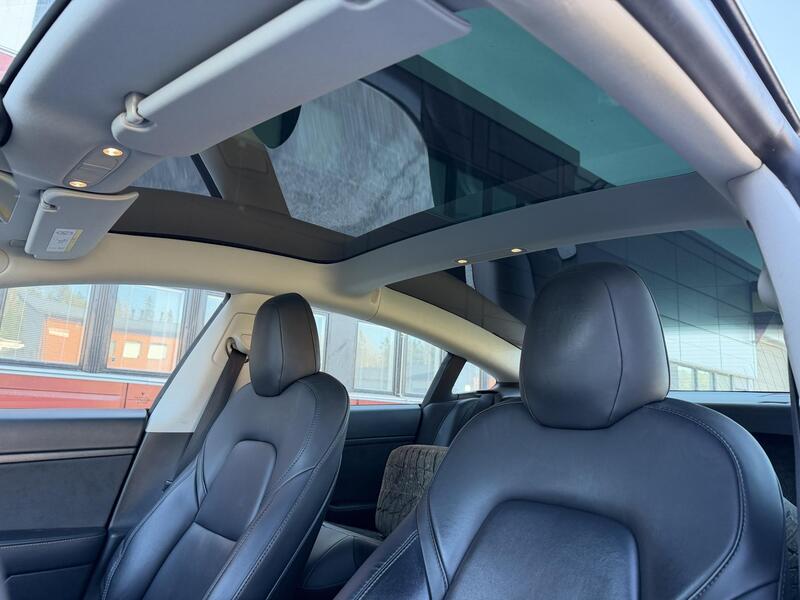 Tesla Model 3 vaihtoauto