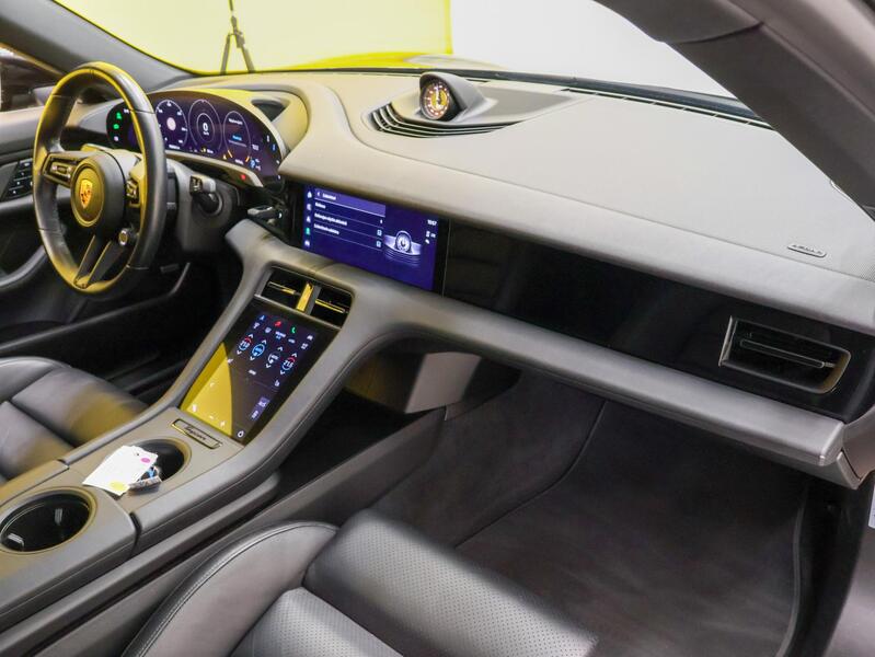 Porsche Taycan vaihtoauto