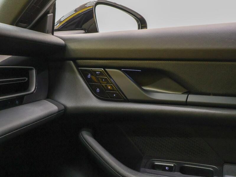 Porsche Taycan vaihtoauto