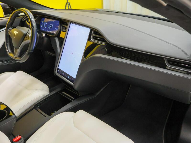 Tesla Model S vaihtoauto