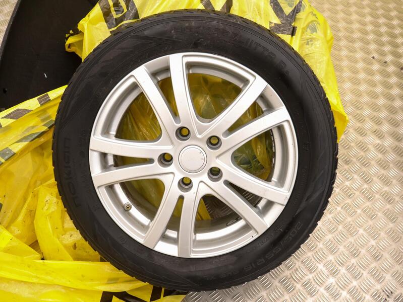 Toyota Auris vaihtoauto