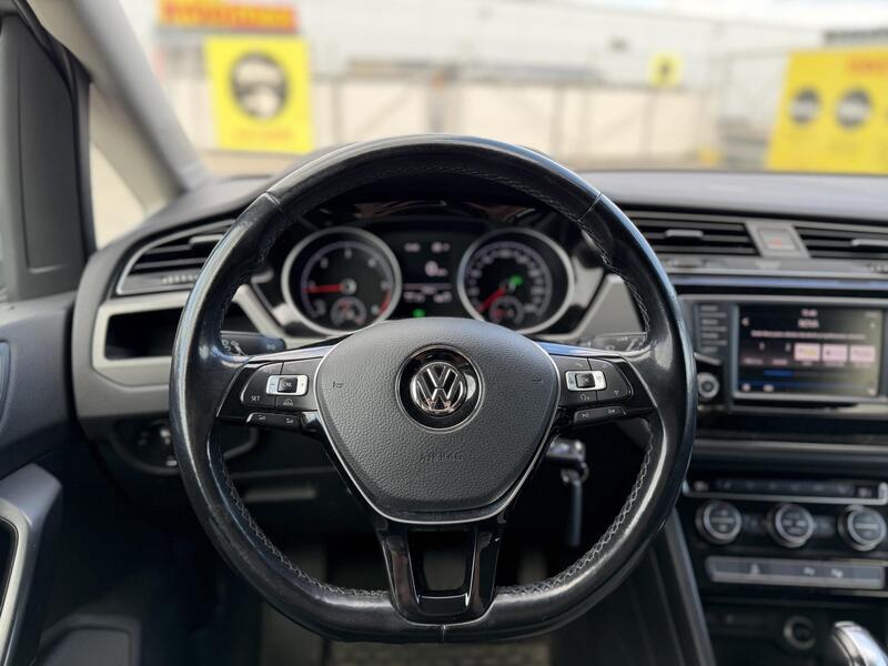 Volkswagen Touran vaihtoauto