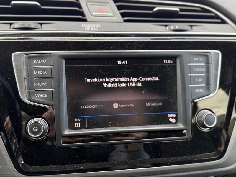 Volkswagen Touran vaihtoauto