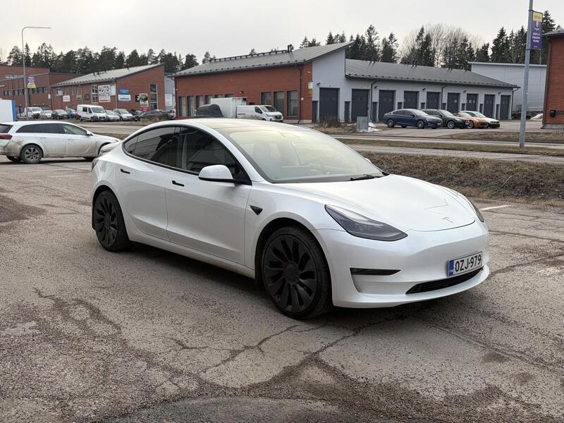 Tesla Model 3 vaihtoauto